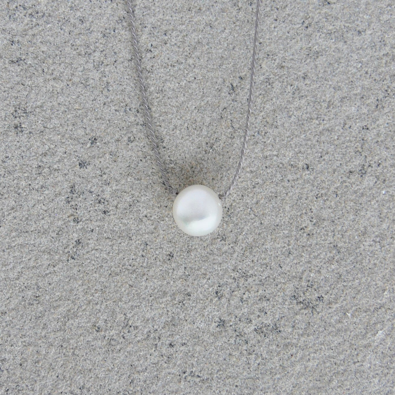 Silk and Pearl Necklace - Gray